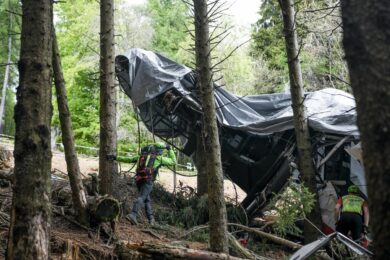 Stresa, “E’ caduta una cabina della funivia”. La prima telefonata ai militari