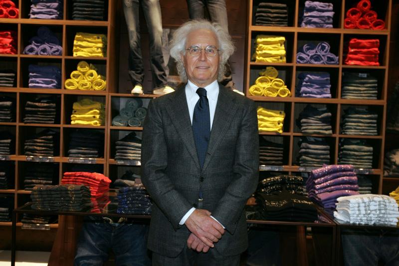 Autostrade, affare da 5 mld per i Benetton. Lo Stato paga i debiti: 11 mld Autostrade, affare da 5 mld per i Benetton. Lo Stato paga i debiti: 11 mld