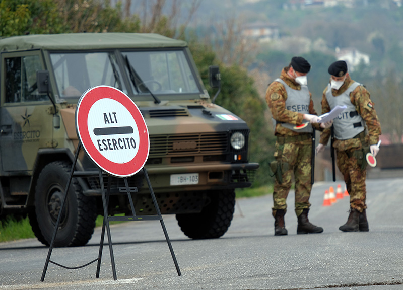 Anac, indagine su mascherine alla Difesa. “Appalti da 3 mln, gare irregolari”
