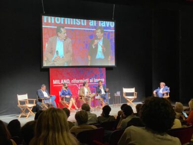 Applausometro dai riformisti milanesi riuniti in conclave