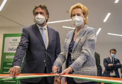 Lombardia, vaccinazioni in azienda: inaugurato l’hub di Unipol