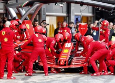 Ferrari, la sfida elettrica entro il 2025. Gli analisti: Vigna è l’uomo giusto
