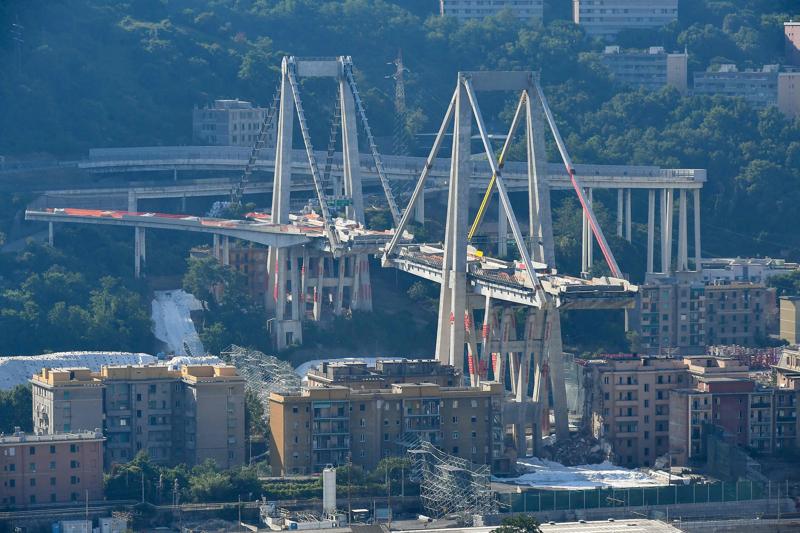Morandi, si poteva salvare già dal 2000. “Ma Castellucci voleva risparmiare” Morandi, si poteva salvare già dal 2000. “Ma Castellucci voleva risparmiare”