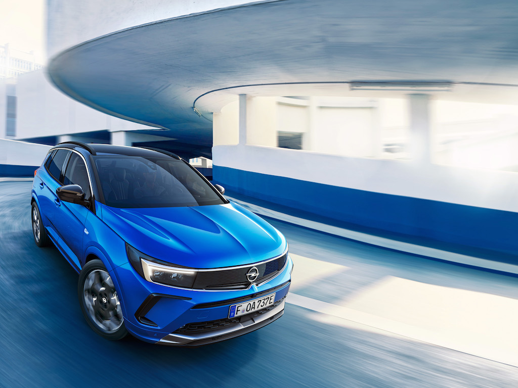 Opel presenta il nuovo Grandland