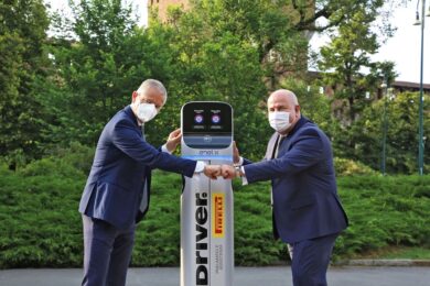 Pirelli ed Enel X portano la  ricarica  per le auto elettriche nei gommisti Dr