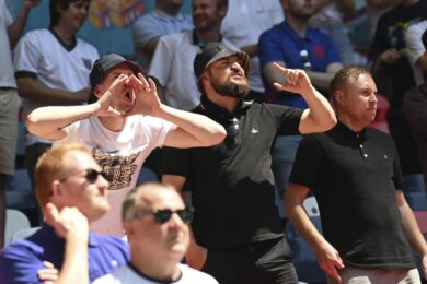 Europei e politica: fischi all’Inghilterra, censurata la maglia dell’Ucraina