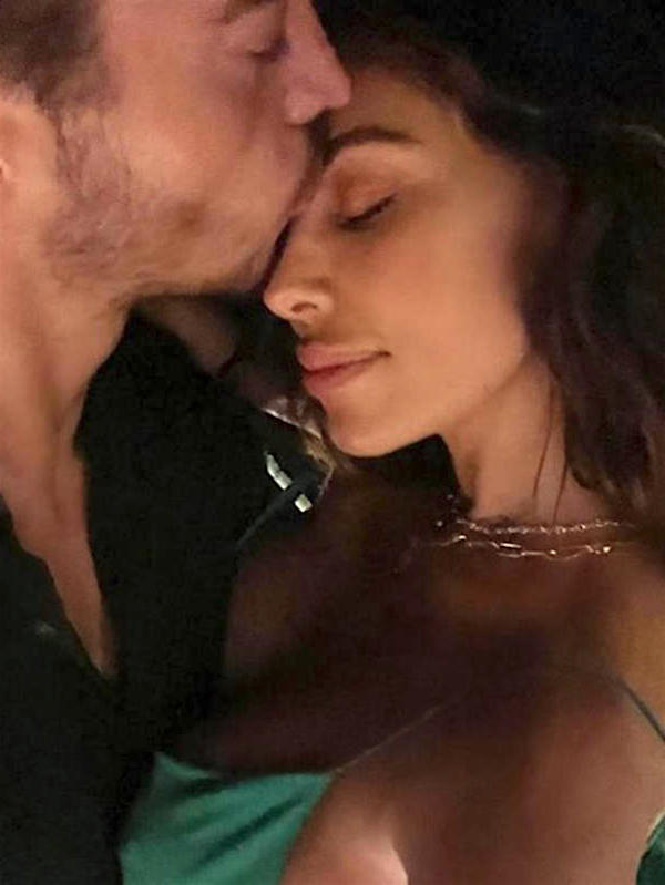 Belen: “Sono sparita dai social, è vero, ma c’è un motivo: sono gelosa”