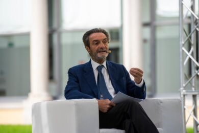 ​​​​​​​Covid, Fontana: siamo zona bianca, evitiamo inutili rischi