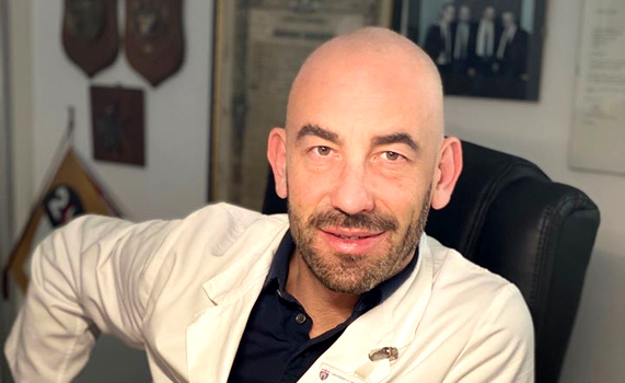 Vaccini, Matteo Bassetti finisce sotto scorta. “Minacce di morte dai no vax” Vaccini, Matteo Bassetti finisce sotto scorta. “Minacce di morte dai no vax”