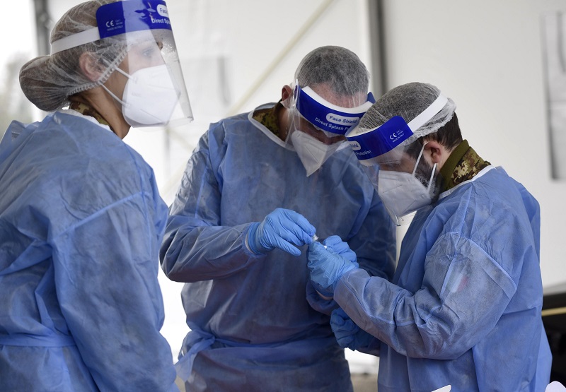 Covid, 1.255 contagi e 63 morti: positività allo 0,6% Covid, 1.255 contagi e 63 morti: positività allo 0,6%