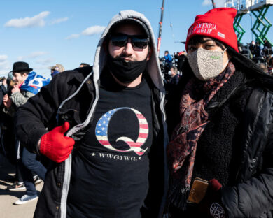 L’FBI ritiene possibili azioni eversive di QAnon contro Biden e politici Dem