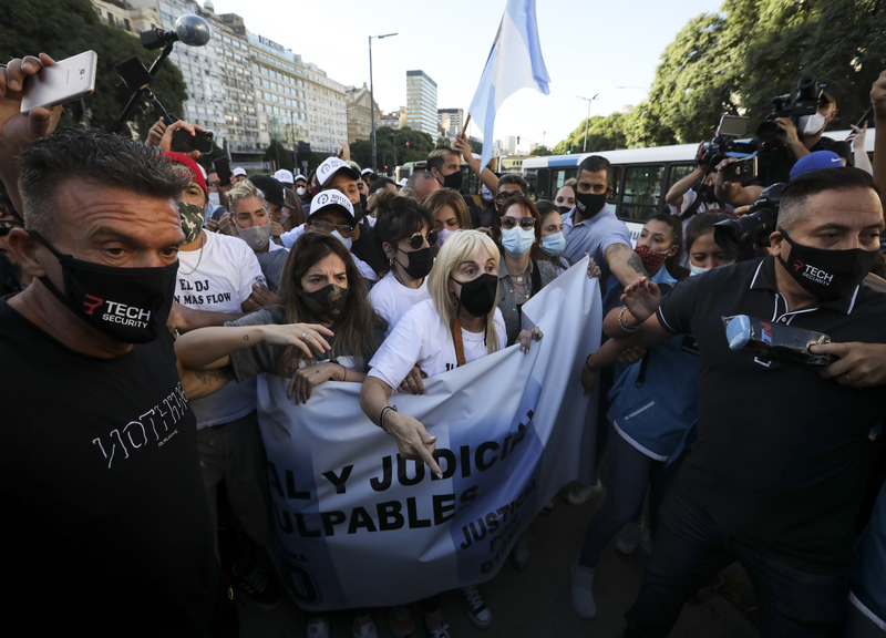 Maradona, il legale dell’infermiera: “E’ stato ucciso dai medici” Maradona, il legale dell’infermiera: “E’ stato ucciso dai medici”