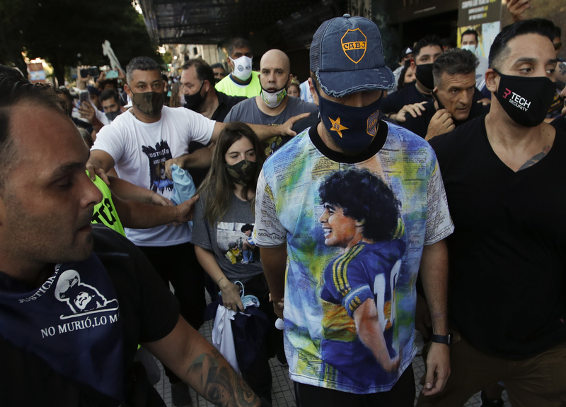 Maradona, il legale dell’infermiera: “E’ stato ucciso dai medici” Maradona, il legale dell’infermiera: “E’ stato ucciso dai medici”