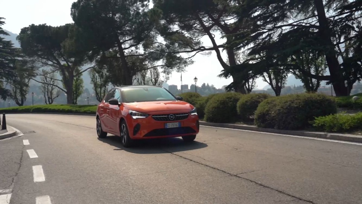 Con la Opel Corsa -E alla scoperta del lago di Lecco Con la Opel Corsa -E alla scoperta del lago di Lecco