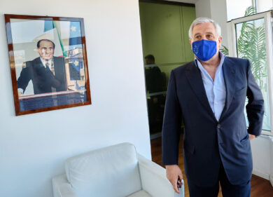 Comunali, centrodestra: Tajani, non è facile trovare candidato sindaco Milano
