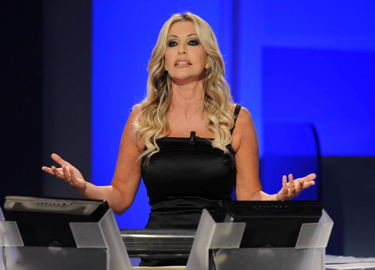 Paola Ferrari gaffe nomi dei calciatori. Video-Basic Instinct? “Involontario”