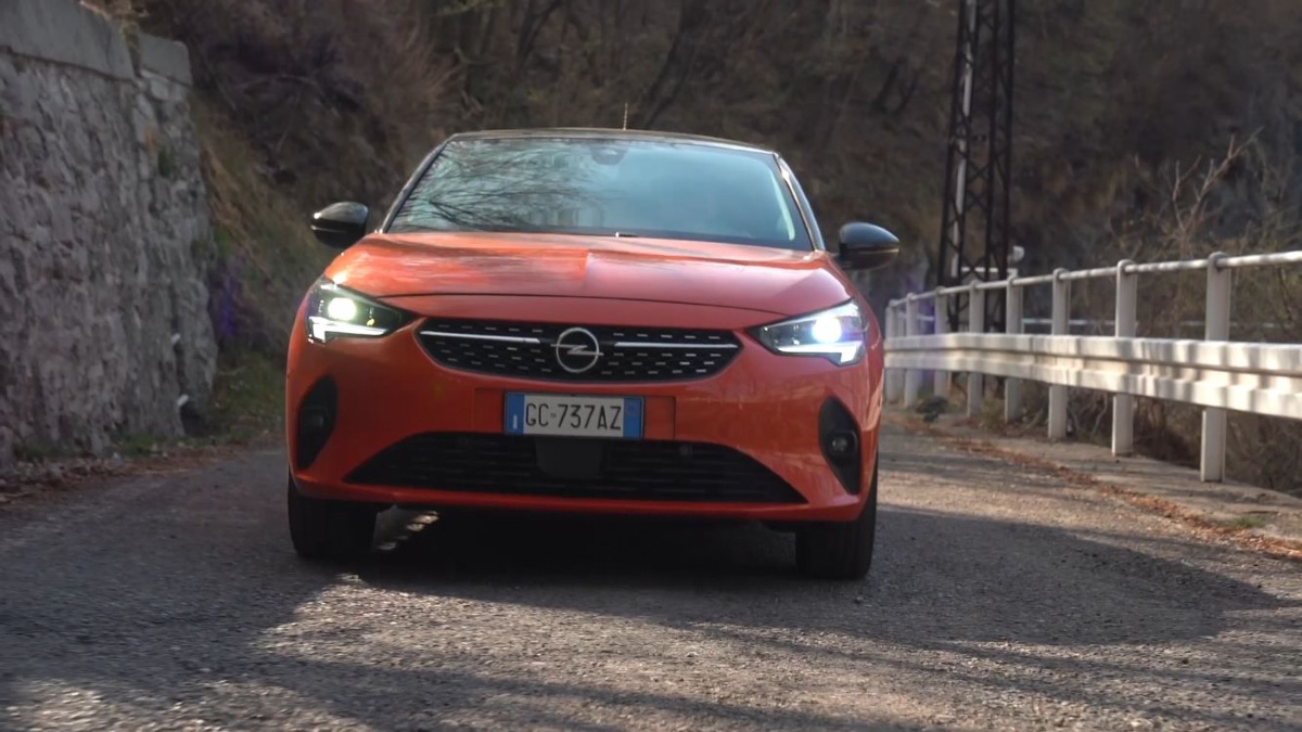 Con la Opel Corsa -E alla scoperta del lago di Lecco Con la Opel Corsa -E alla scoperta del lago di Lecco
