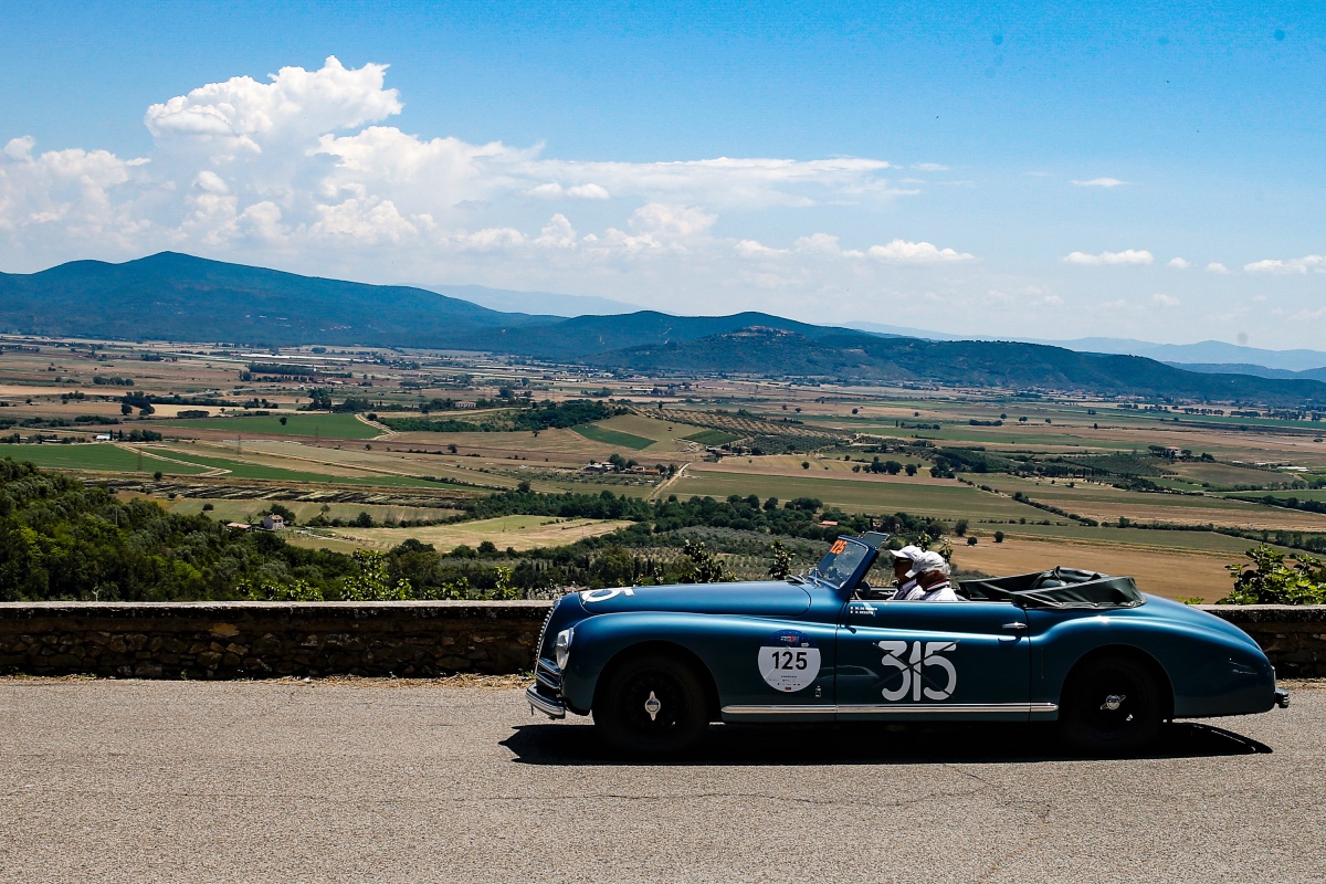 Vesco e Salvinelli, su Alfa Romeo 6C 1750 Super Sport conducono la 1000 Miglia Vesco e Salvinelli, su Alfa Romeo 6C 1750 Super Sport conducono la 1000 Miglia