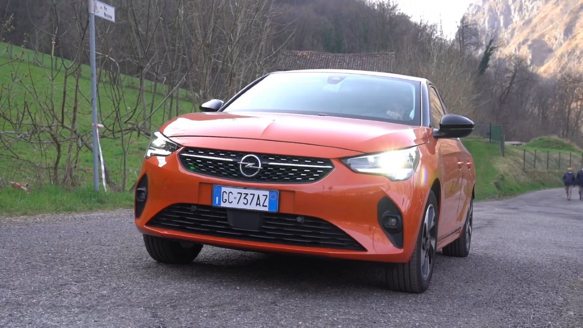 Con la Opel Corsa -E alla scoperta del lago di Lecco Con la Opel Corsa -E alla scoperta del lago di Lecco
