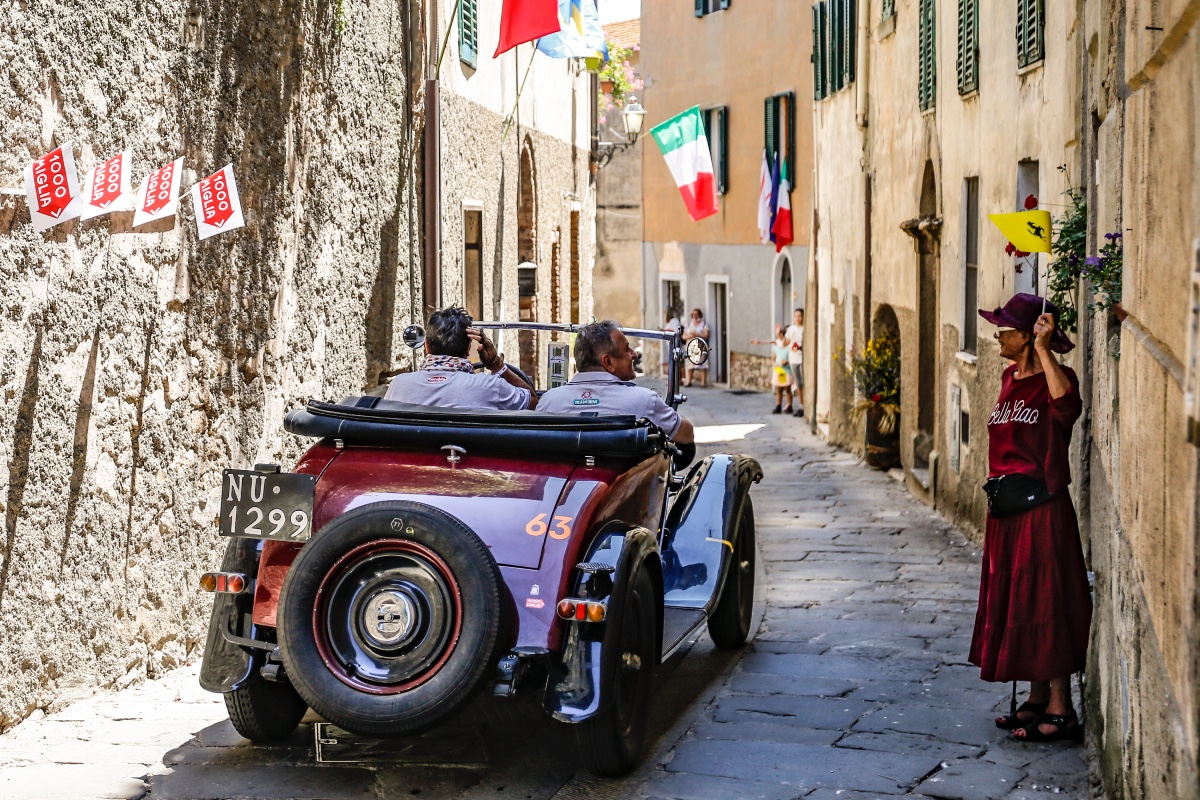 Vesco e Salvinelli, su Alfa Romeo 6C 1750 Super Sport conducono la 1000 Miglia Vesco e Salvinelli, su Alfa Romeo 6C 1750 Super Sport conducono la 1000 Miglia
