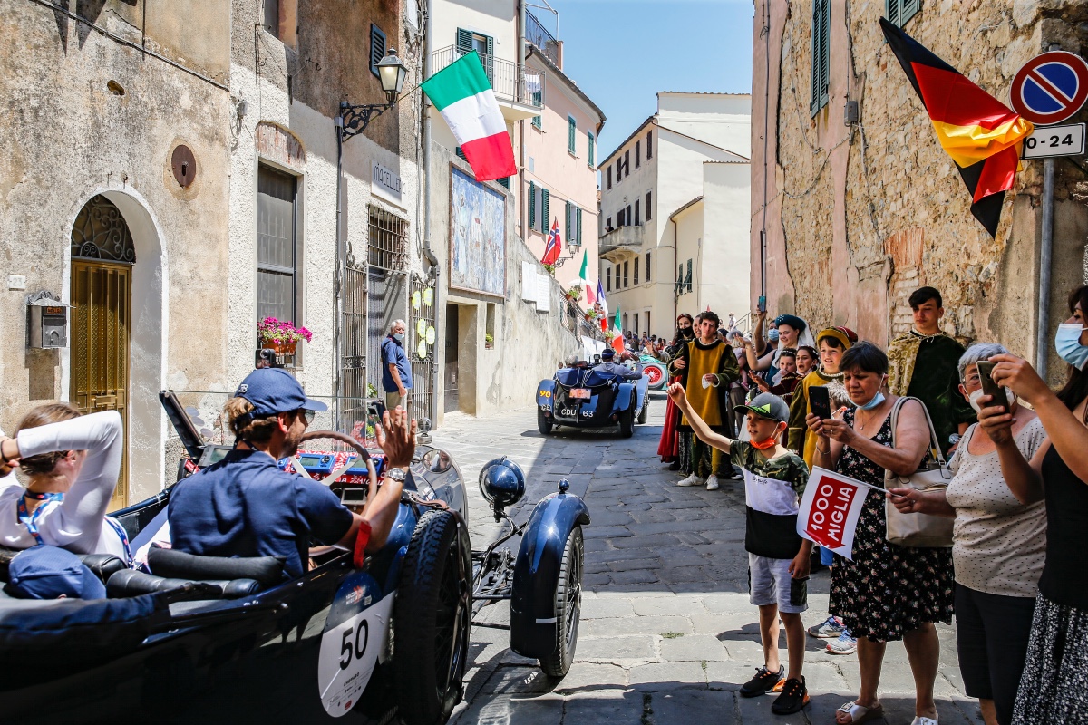 Vesco e Salvinelli, su Alfa Romeo 6C 1750 Super Sport conducono la 1000 Miglia Vesco e Salvinelli, su Alfa Romeo 6C 1750 Super Sport conducono la 1000 Miglia