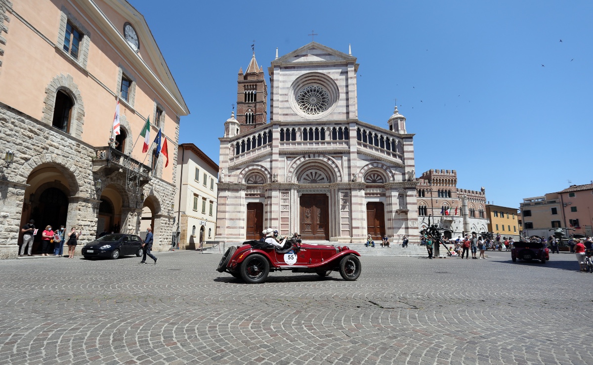 Vesco e Salvinelli, su Alfa Romeo 6C 1750 Super Sport conducono la 1000 Miglia Vesco e Salvinelli, su Alfa Romeo 6C 1750 Super Sport conducono la 1000 Miglia