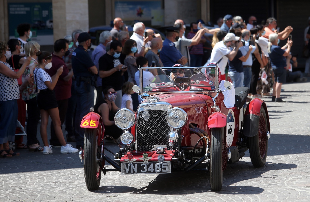 Vesco e Salvinelli, su Alfa Romeo 6C 1750 Super Sport conducono la 1000 Miglia Vesco e Salvinelli, su Alfa Romeo 6C 1750 Super Sport conducono la 1000 Miglia