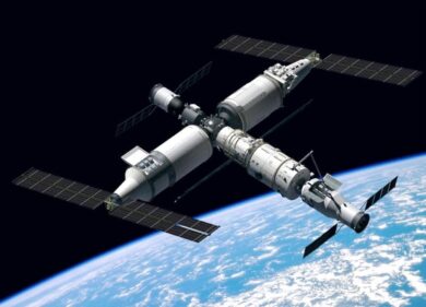 Cina, primo equipaggio nella nuova stazione spaziale: è la missione più lunga