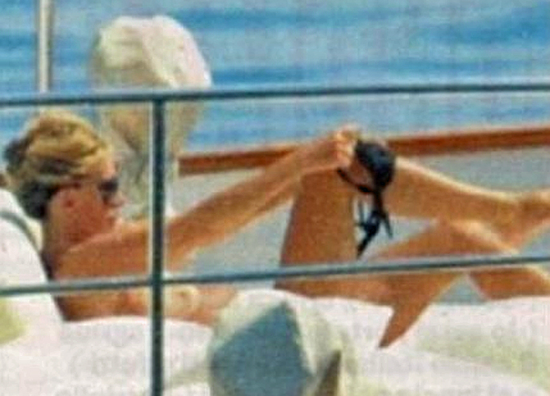 Paola Ferrari gaffe nomi dei calciatori. Video-Basic Instinct? “Involontario”