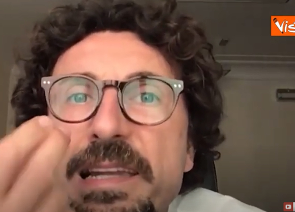 Toninelli citato per diffamazione da Berlusconi: “Mi chiede più di 200 mila euro” Toninelli citato per diffamazione da Berlusconi: “Mi chiede più di 200 mila euro”