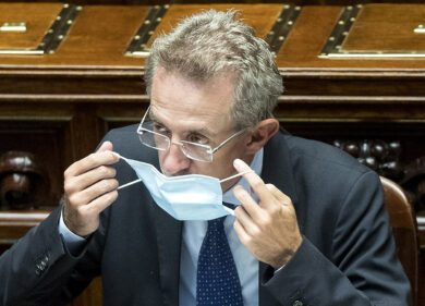 M5s, rivolta contro Fico per l’alleanza col Pd a Napoli. “Bugiardo e sleale”