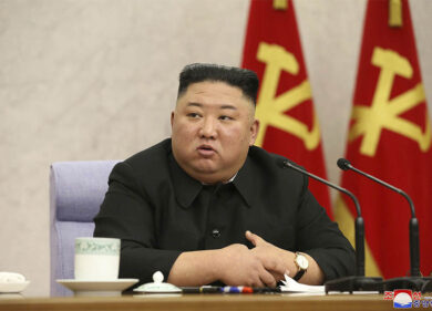 Corea del Nord, Kim Jong Un ammette la crisi: “Si, c’è carestia di cibo”