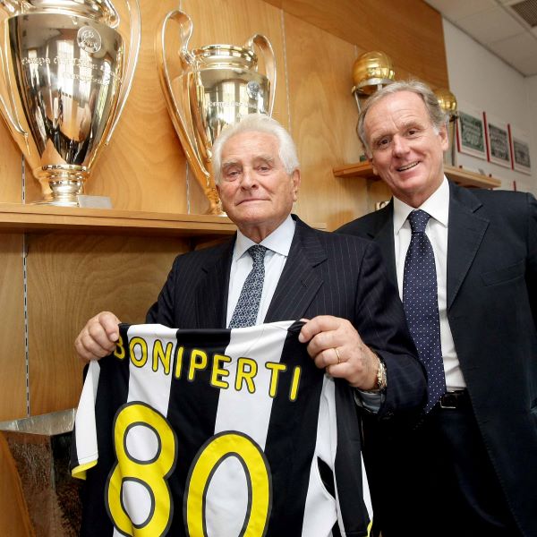 Giampiero Boniperti morto, Juventus: “Grazie di tutto presidentissimo” Giampiero Boniperti morto, Juventus: “Grazie di tutto presidentissimo”