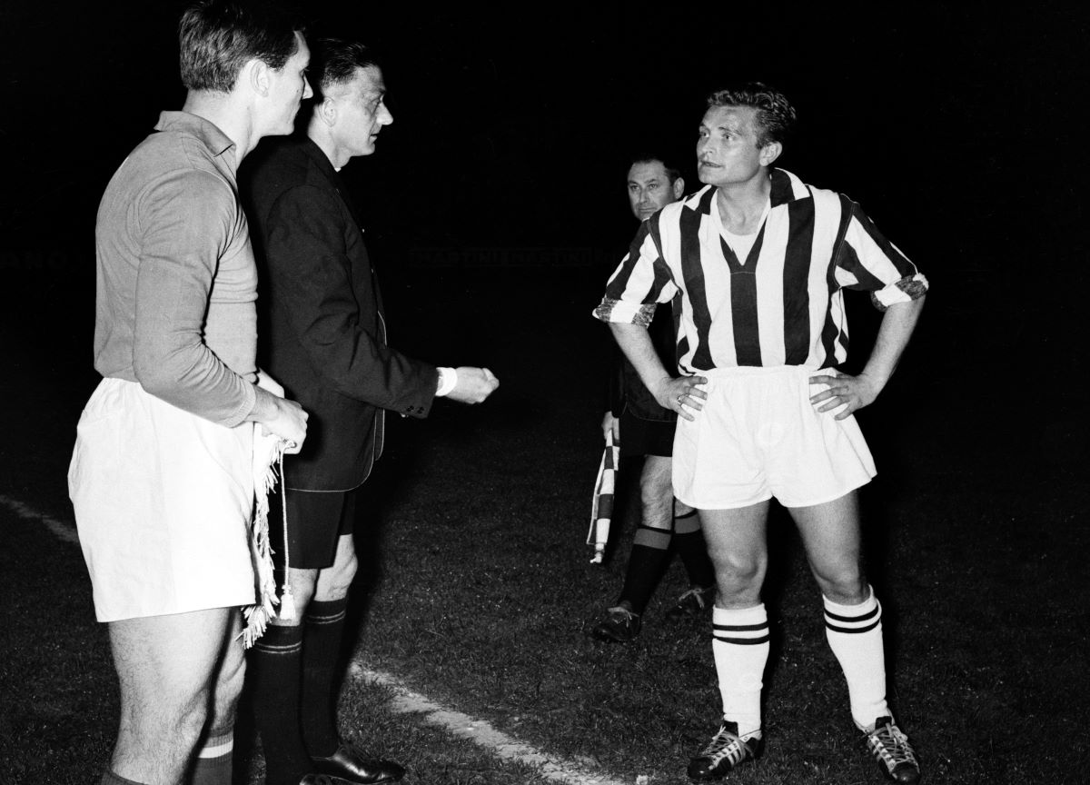 Giampiero Boniperti morto, Juventus: “Grazie di tutto presidentissimo” Giampiero Boniperti morto, Juventus: “Grazie di tutto presidentissimo”