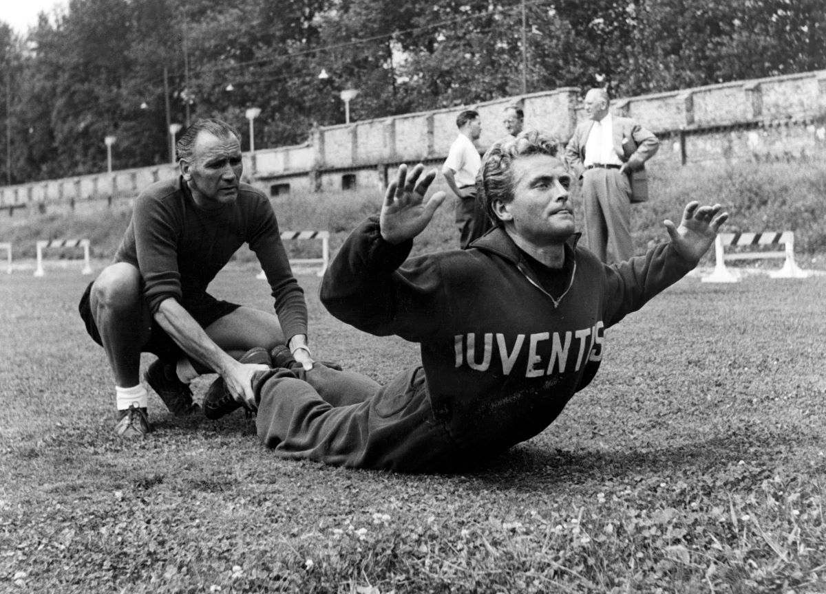 Giampiero Boniperti morto, Juventus: “Grazie di tutto presidentissimo” Giampiero Boniperti morto, Juventus: “Grazie di tutto presidentissimo”