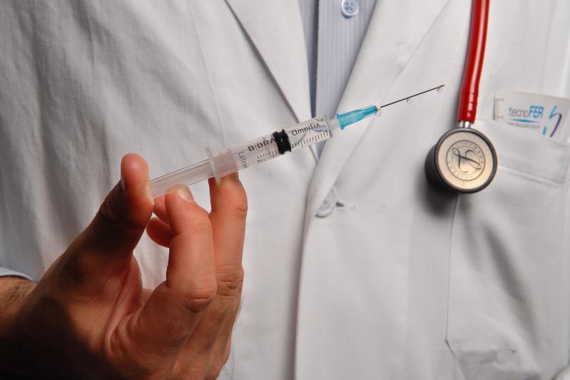 Vaccini, Ema: “Sul mix abbiamo pochi dati. Non possiamo dire che è sicuro” Vaccini, Ema: “Sul mix abbiamo pochi dati. Non possiamo dire che è sicuro”