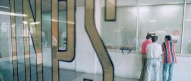 Pensioni, anticipo a 64 anni e 30 anni di contributi