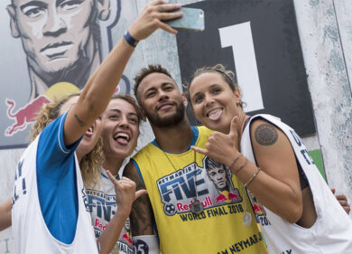 Record di gol nel Brasile: Neymar stacca Ronaldo e tallona Pelè con 68 reti