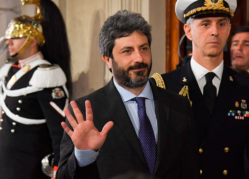 M5s, rivolta contro Fico per l’alleanza col Pd a Napoli. “Bugiardo e sleale” M5s, rivolta contro Fico per l’alleanza col Pd a Napoli. “Bugiardo e sleale”