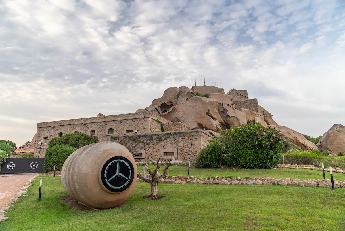 Mercedes partnership con Phi Beach Mercedes partnership con Phi Beach