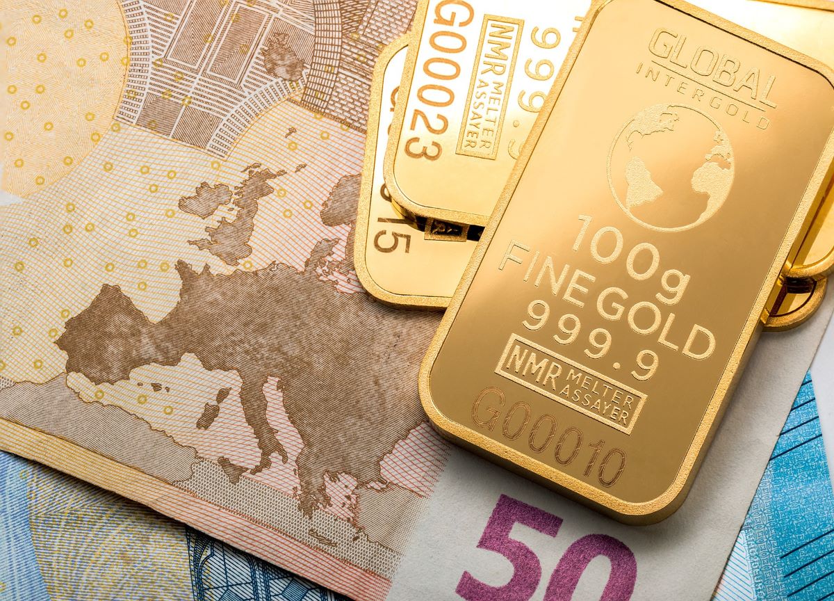 Transizione green: nei prossimi 10 anni meno azioni, bond e cash ma più oro Transizione green: nei prossimi 10 anni meno azioni, bond e cash ma più oro