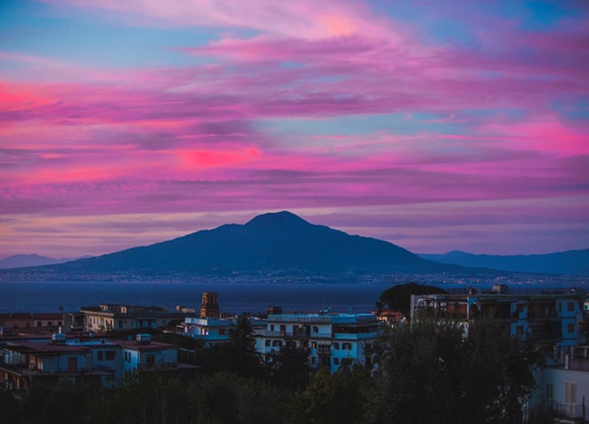 Estate 2021, tra tormentoni e locali. Dal Papeete alla Sicilia… la mappa Estate 2021, tra tormentoni e locali. Dal Papeete alla Sicilia… la mappa