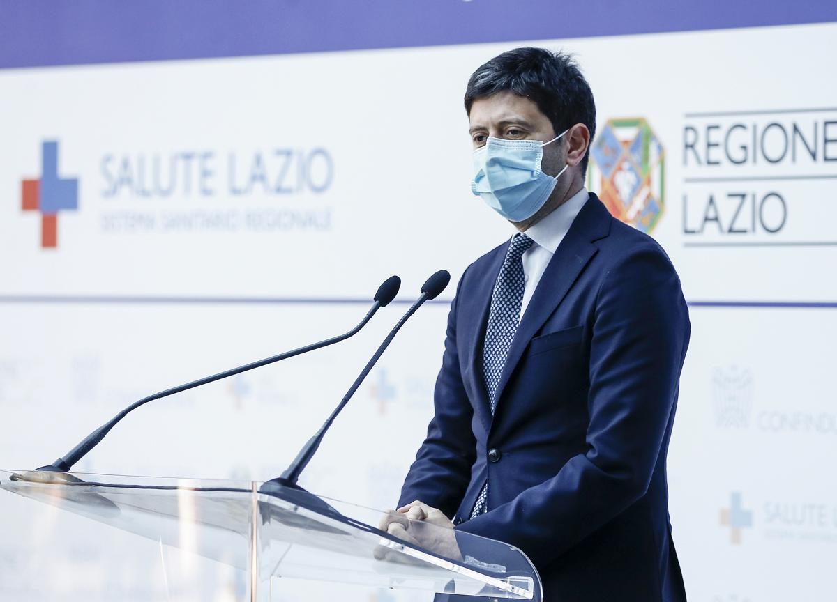 Sileri: “Che errore sul mix vaccini. Speranza? Ho problemi col suo gabinetto” Sileri: “Che errore sul mix vaccini. Speranza? Ho problemi col suo gabinetto”