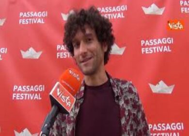 Le coliche, Come il mal di pancia: “Siamo fratelli ma per sbaglio”. VIDEO
