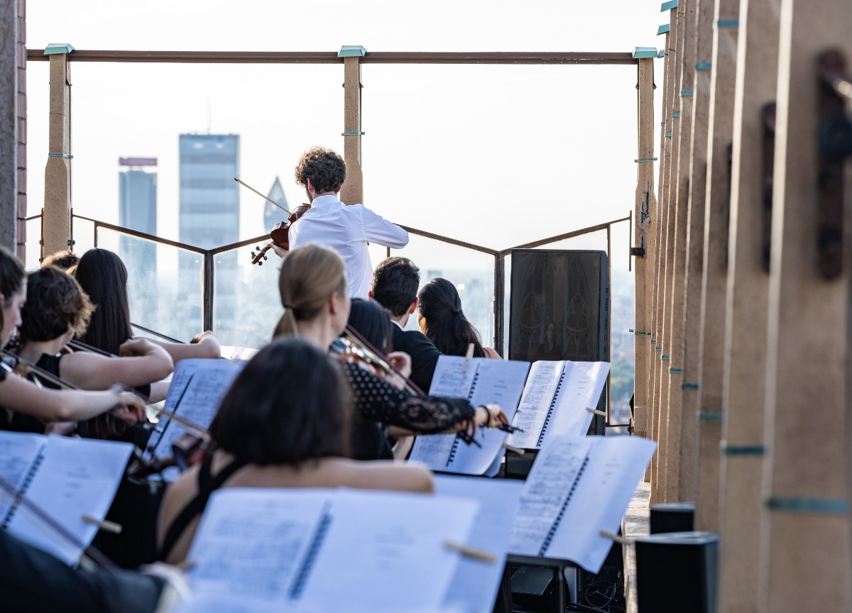 Nuova veste per la Torre Velasca, un concerto per salutare Milano Nuova veste per la Torre Velasca, un concerto per salutare Milano