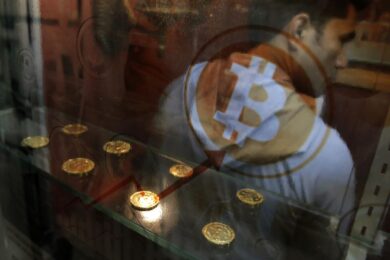 Bitcoin,Pechino convoca le grandi banche: criptovalute stop. Crolla a 32mila $