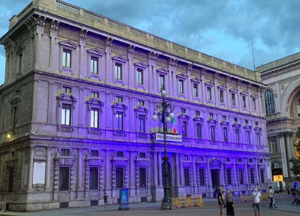Giornata del Rifugiato, Palazzo Marino si tinge di blu Giornata del Rifugiato, Palazzo Marino si tinge di blu