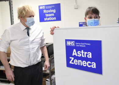 Covid: Boris Johnson cambia le regole per non perdere la finale degli Europei