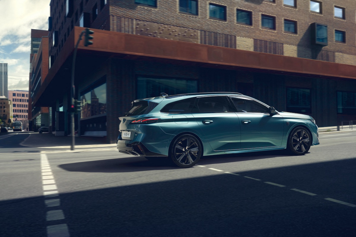 Peugeot 308 cambia faccia con la nuova sw Peugeot 308 cambia faccia con la nuova sw