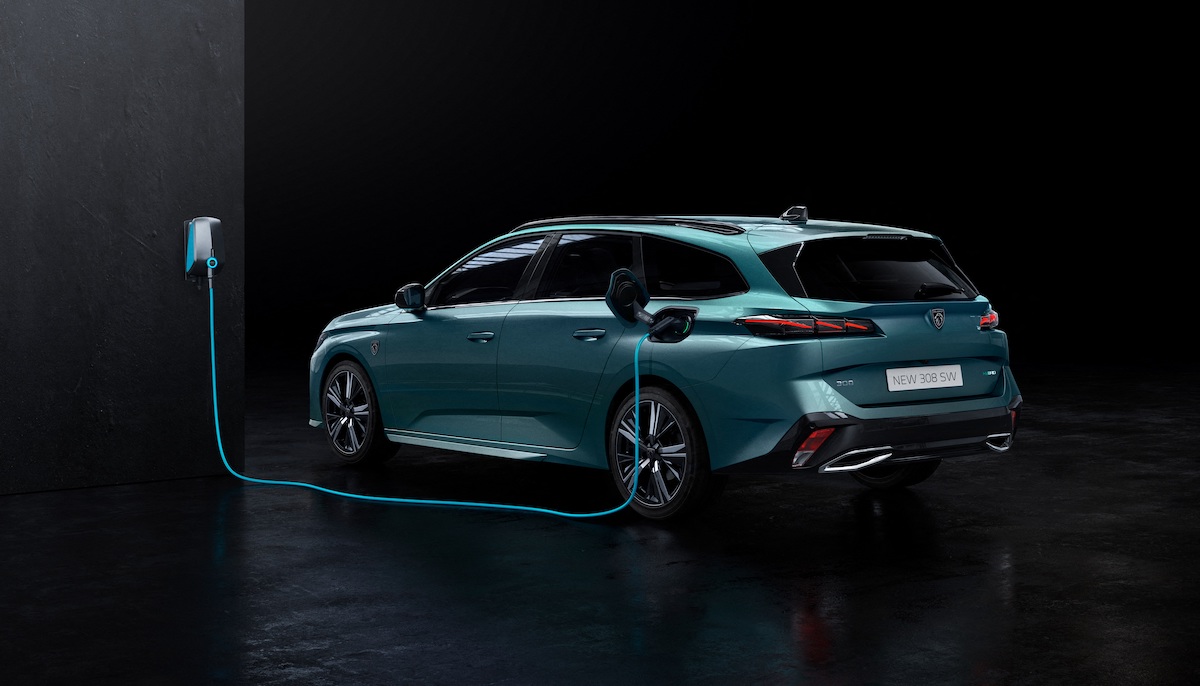 Peugeot 308 cambia faccia con la nuova sw Peugeot 308 cambia faccia con la nuova sw